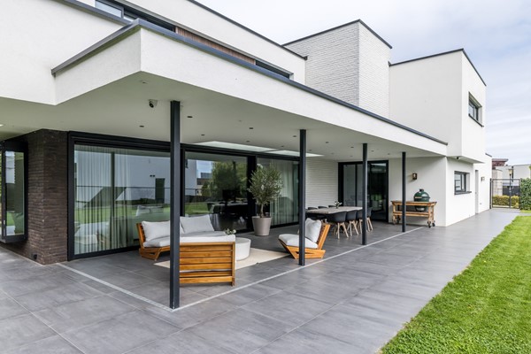 Foto - Te koop: Imposant ontworpen villa uit 2023 die alles te bieden heeft: luxe, comfort en duurzaamheid in de geliefde nieuwbouwwijk Park Hoogveld